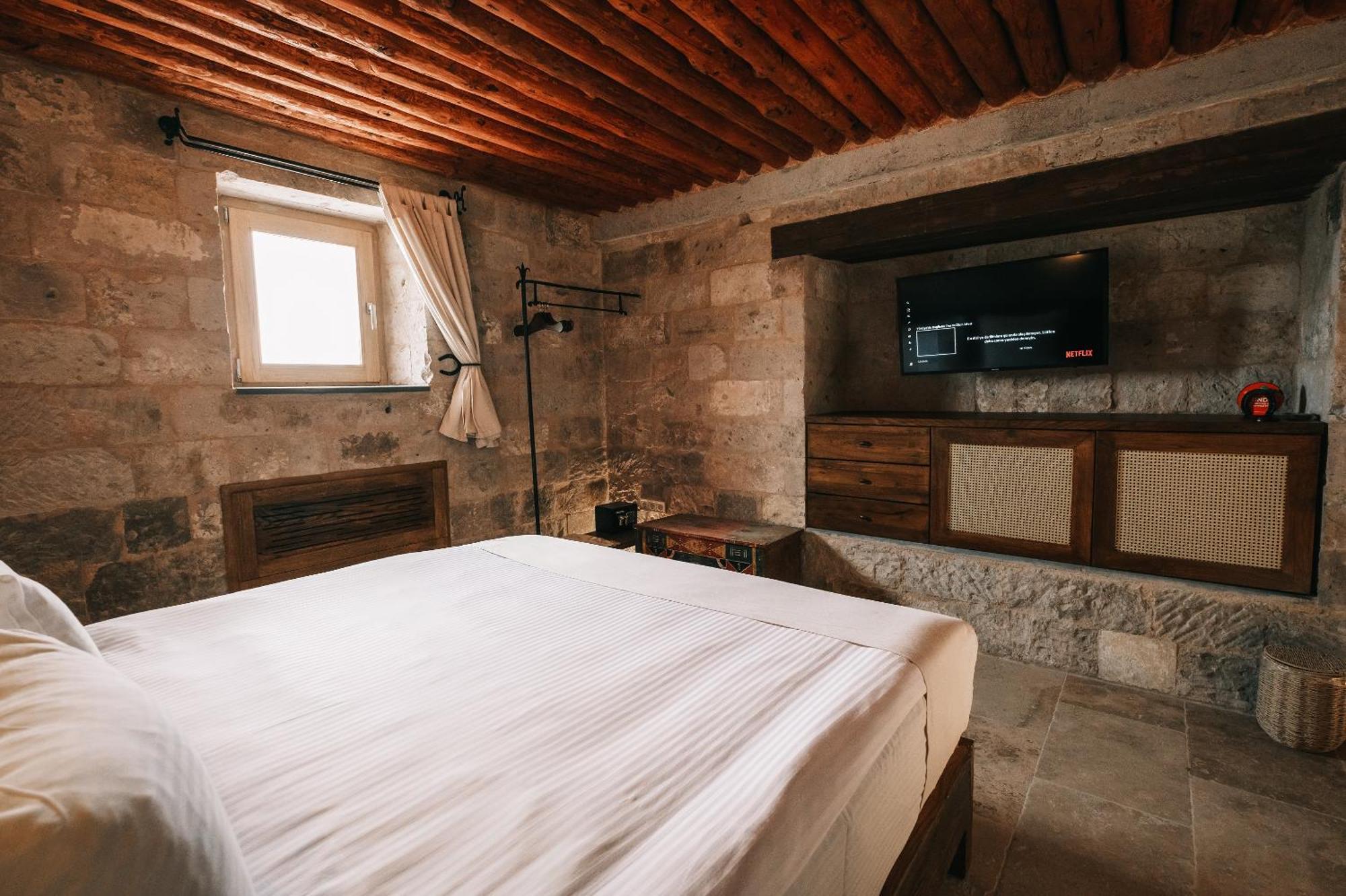 Millstone Cave Suites Hotel Ючхисар Екстериор снимка