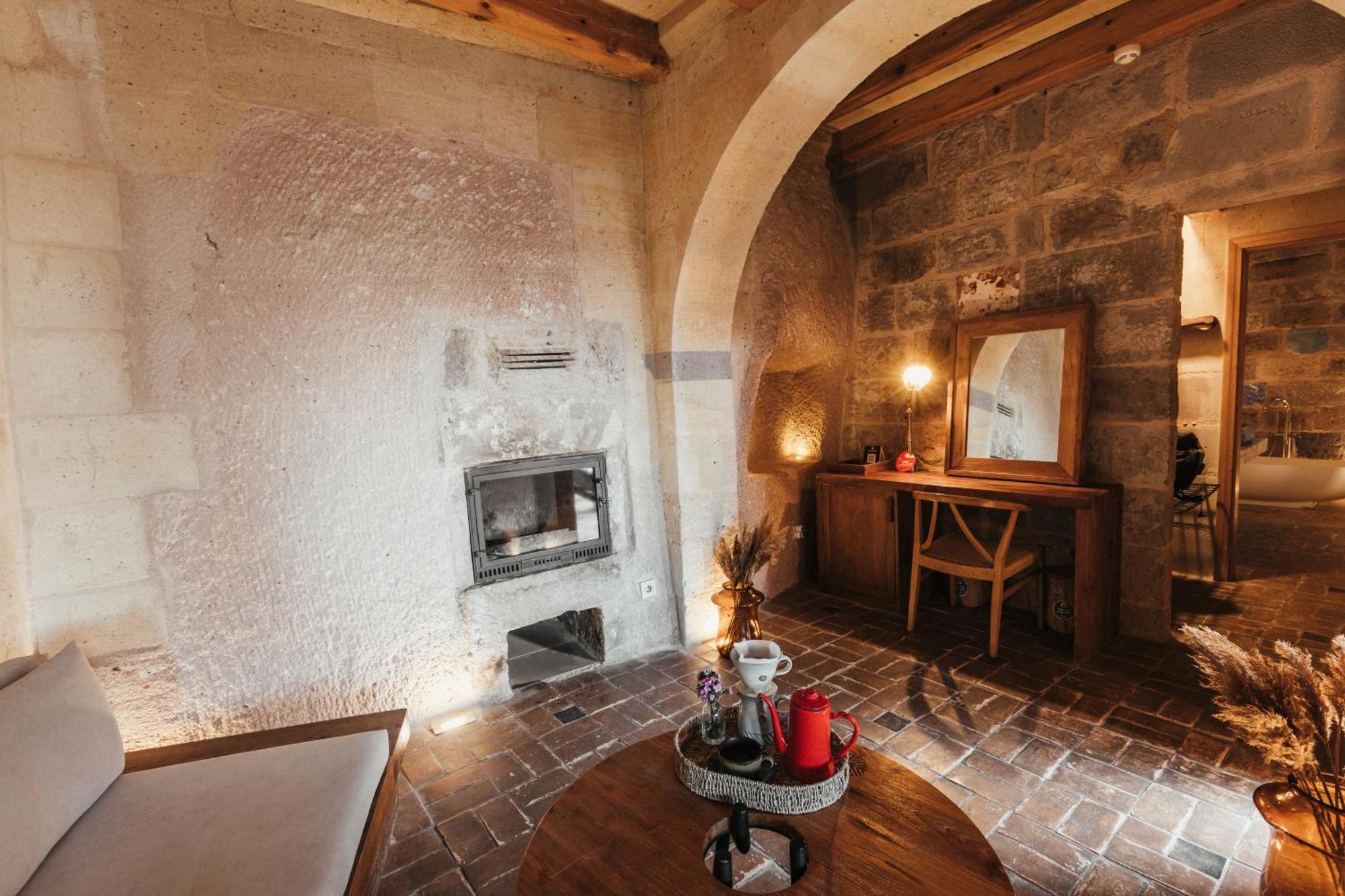 Millstone Cave Suites Hotel Ючхисар Екстериор снимка