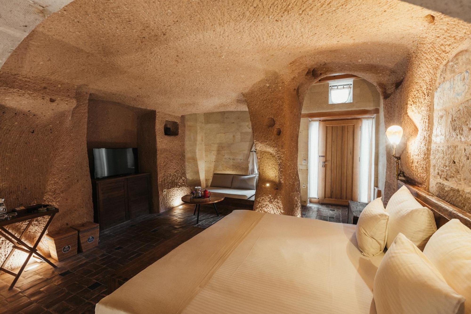 Millstone Cave Suites Hotel Ючхисар Екстериор снимка