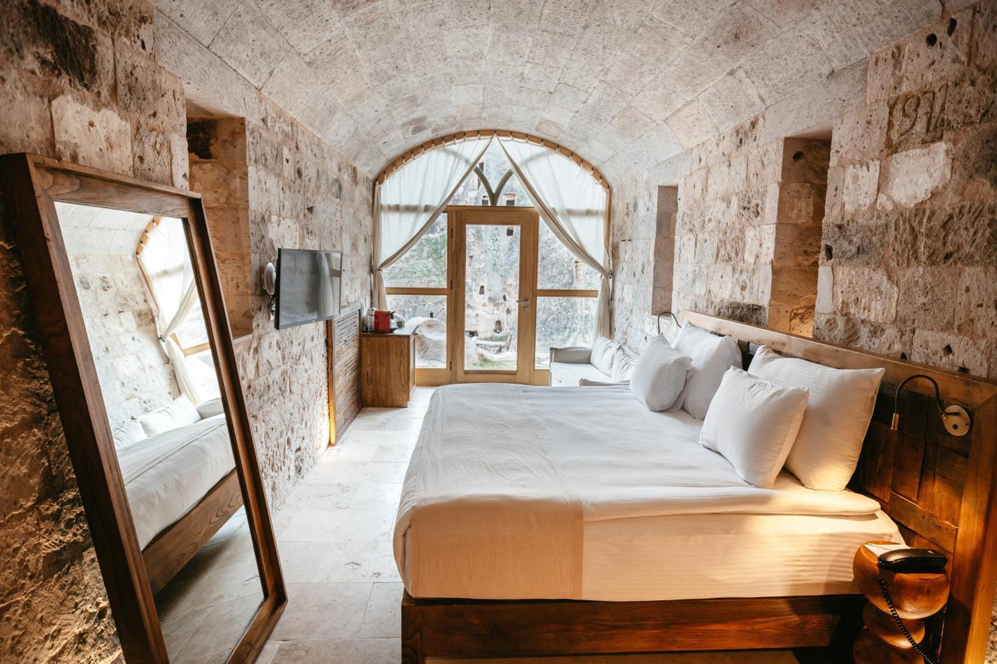 Millstone Cave Suites Hotel Ючхисар Екстериор снимка