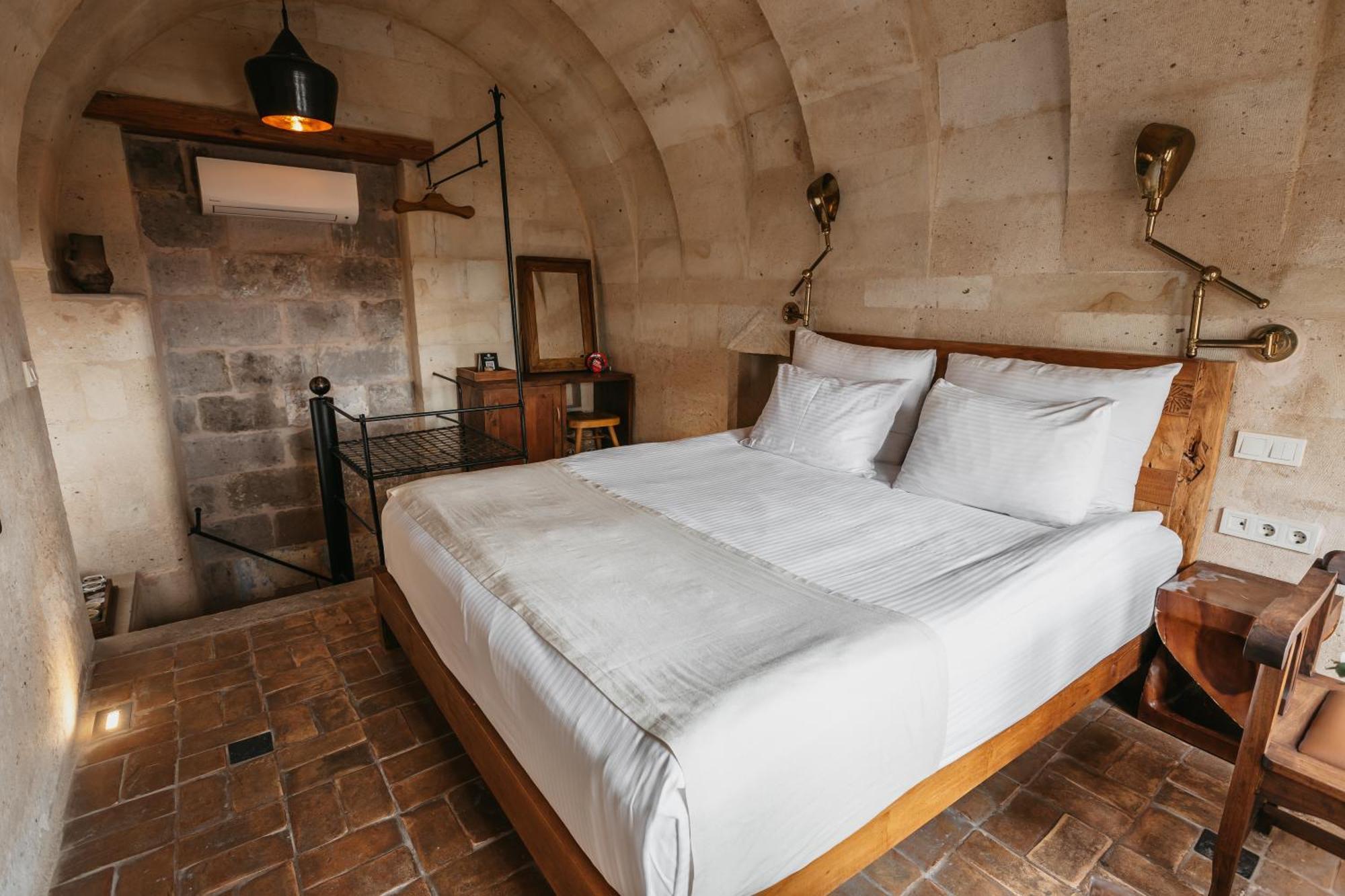 Millstone Cave Suites Hotel Ючхисар Екстериор снимка