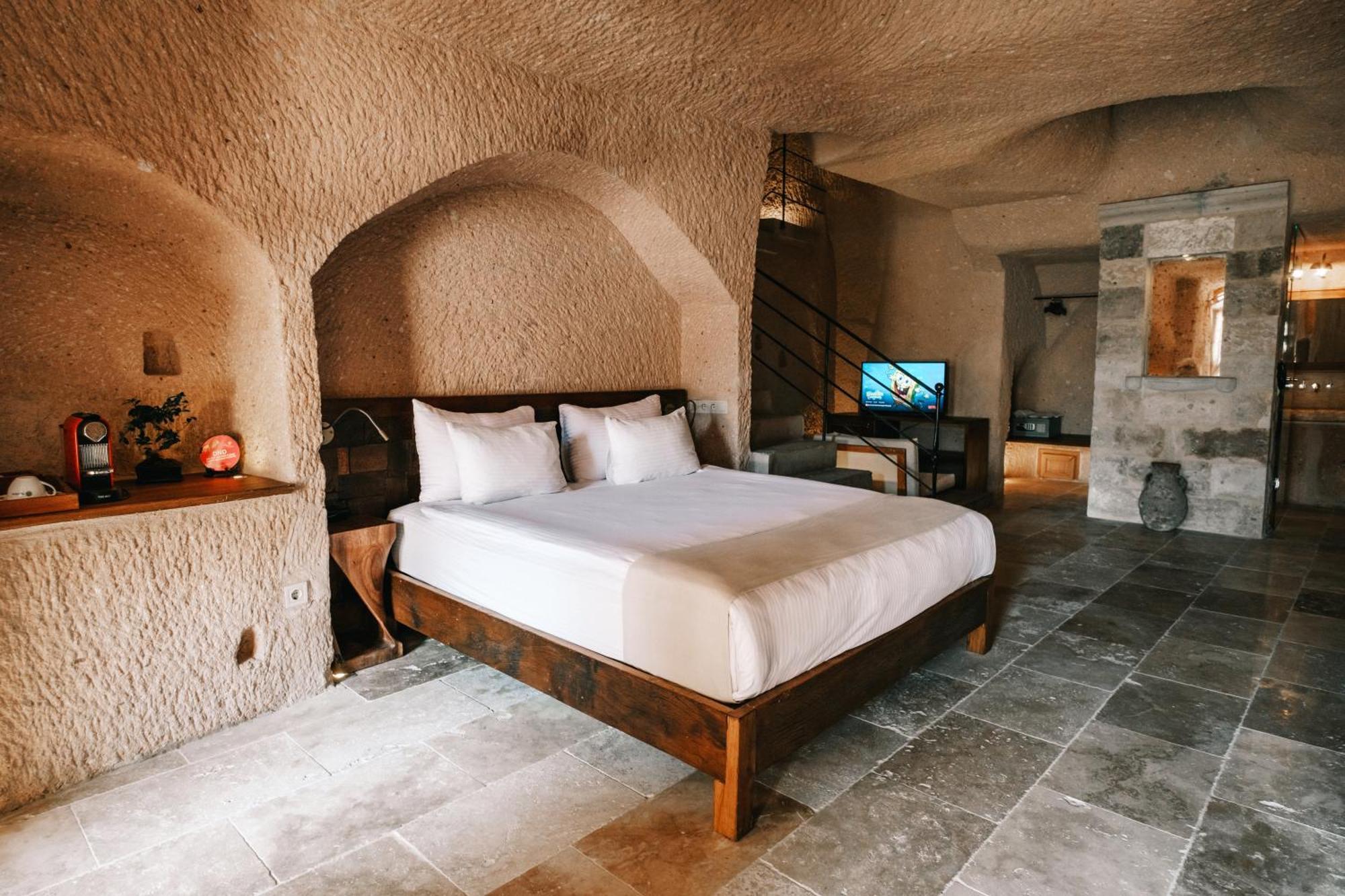 Millstone Cave Suites Hotel Ючхисар Екстериор снимка