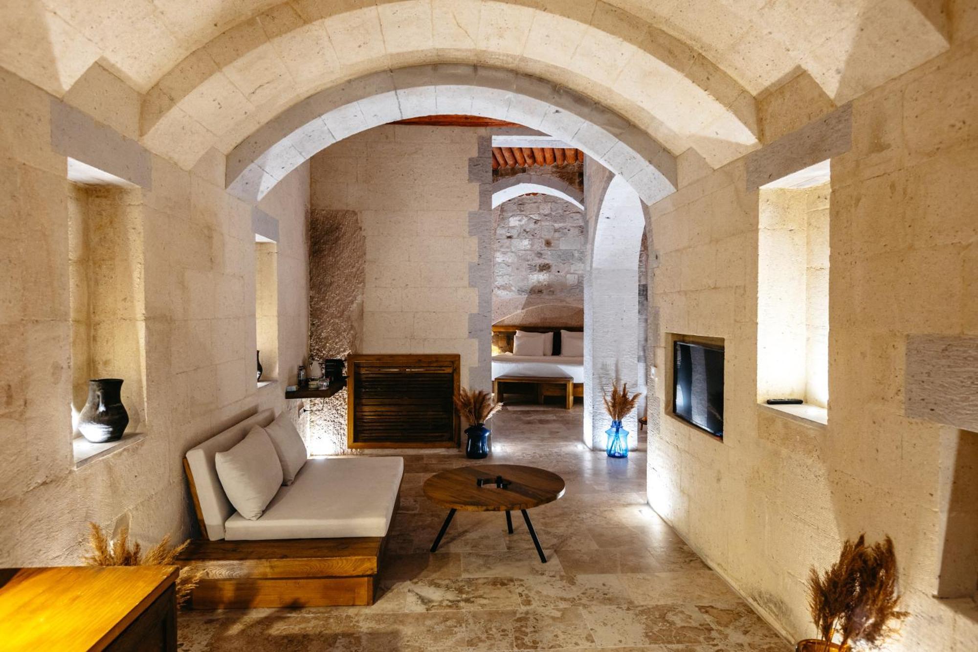 Millstone Cave Suites Hotel Ючхисар Екстериор снимка