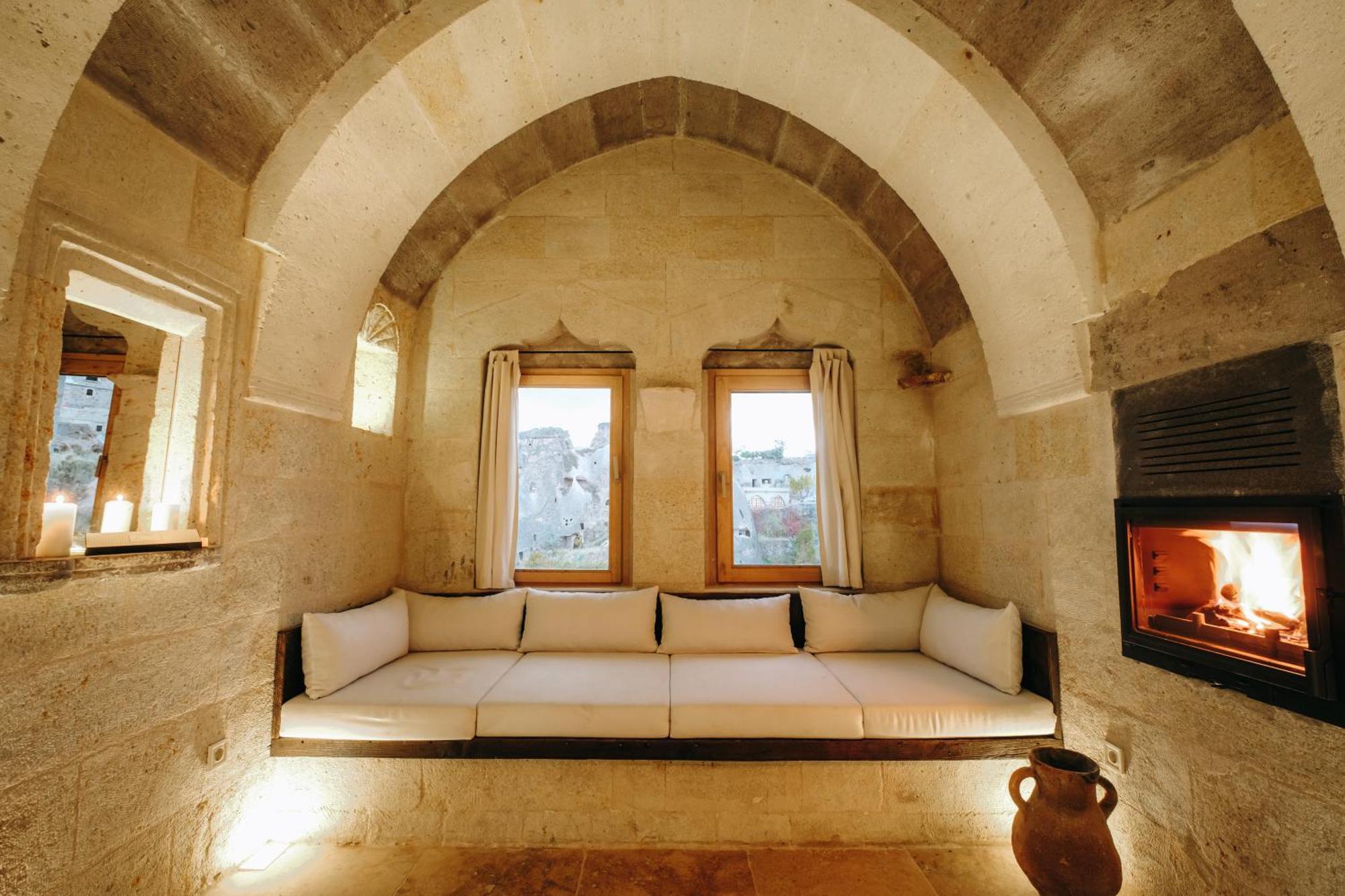 Millstone Cave Suites Hotel Ючхисар Екстериор снимка