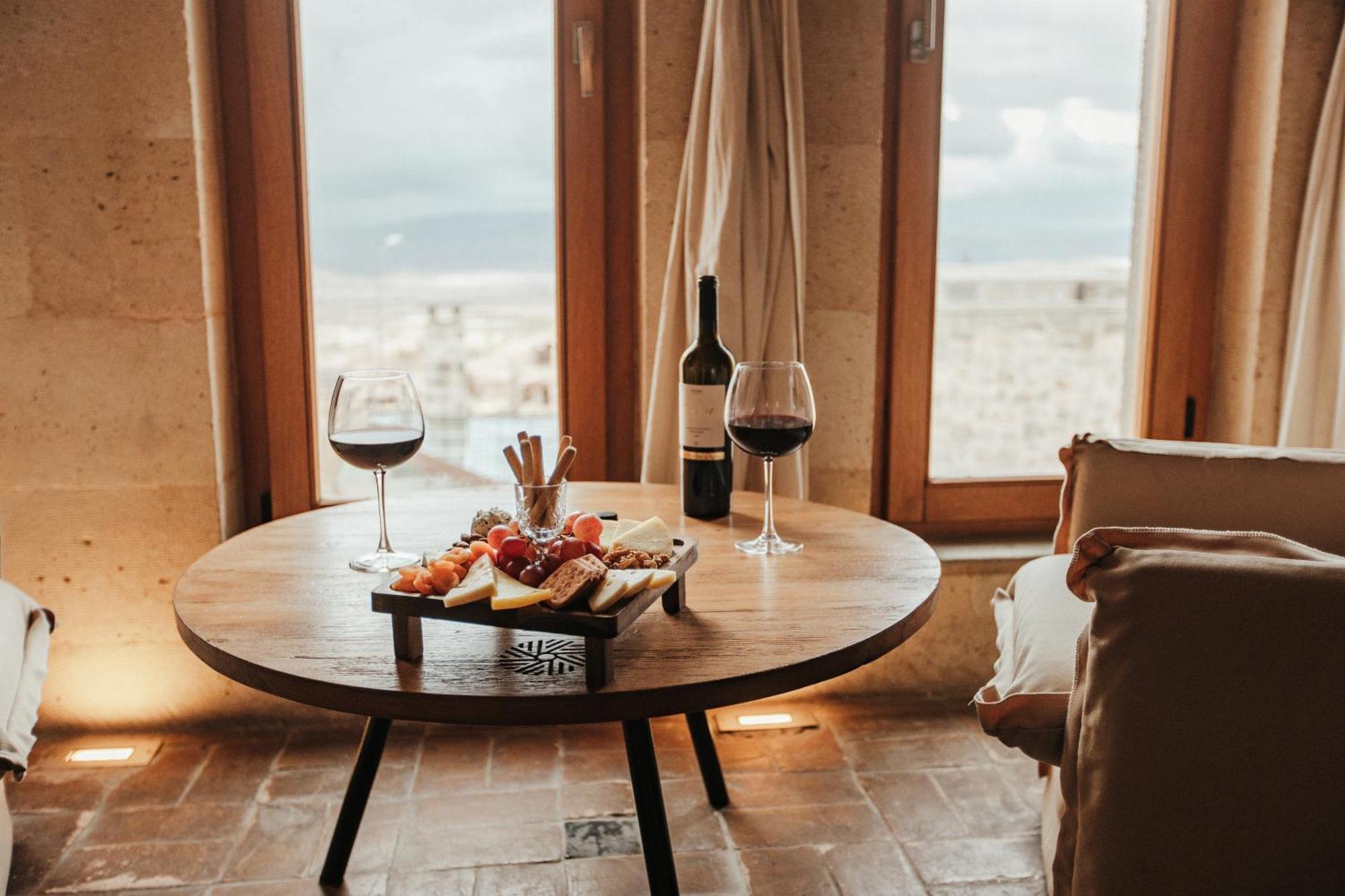 Millstone Cave Suites Hotel Ючхисар Екстериор снимка