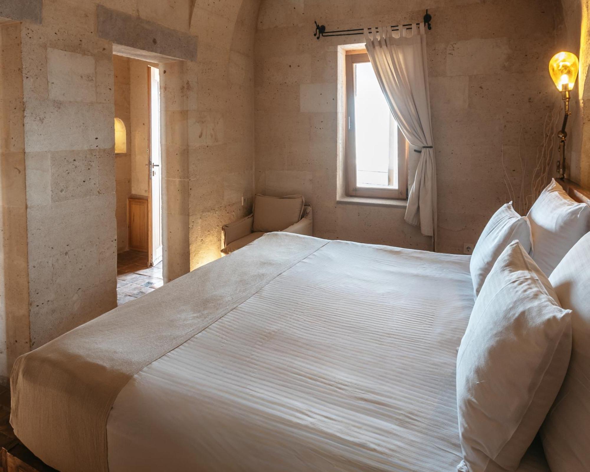 Millstone Cave Suites Hotel Ючхисар Екстериор снимка