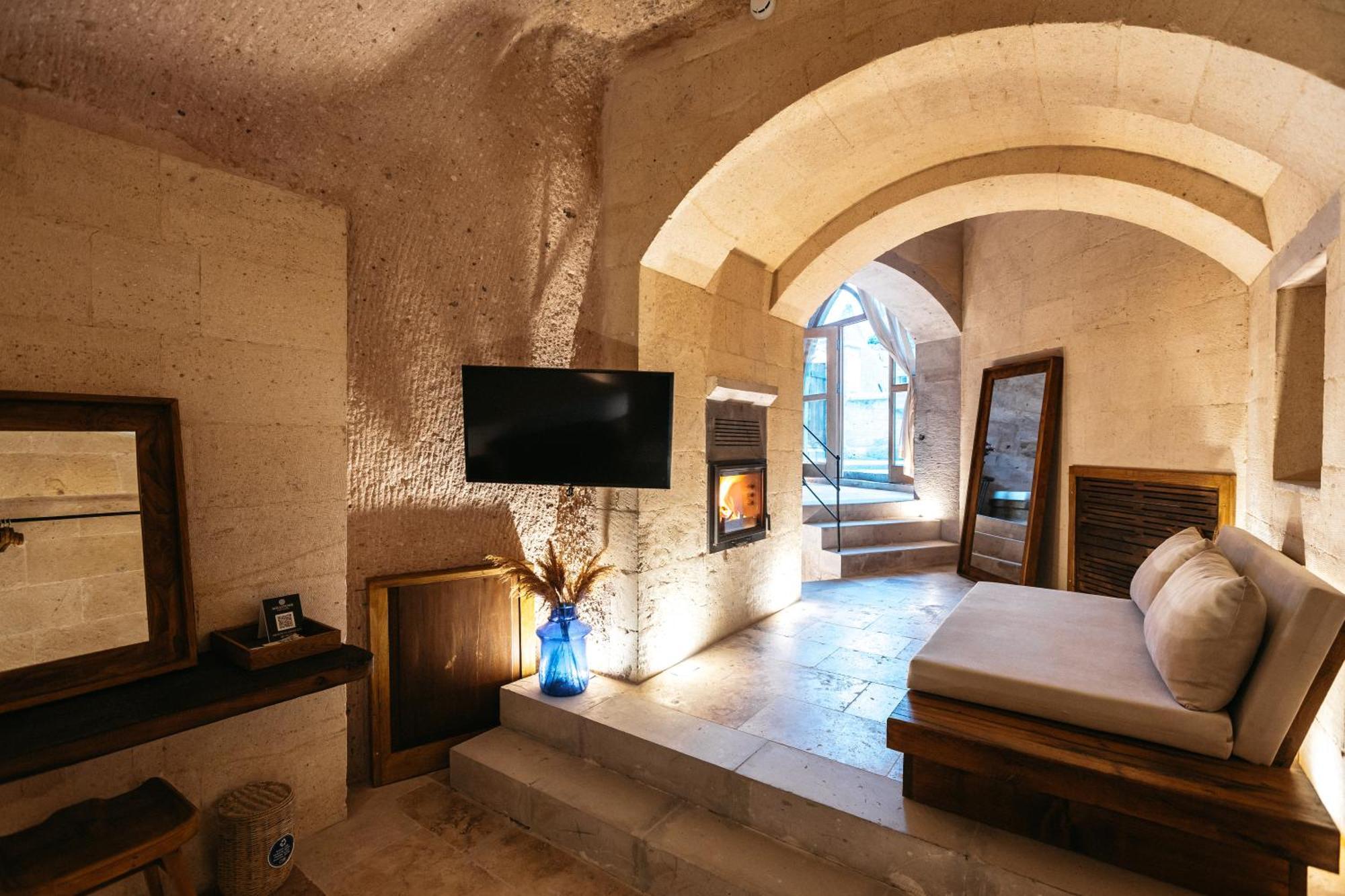 Millstone Cave Suites Hotel Ючхисар Екстериор снимка